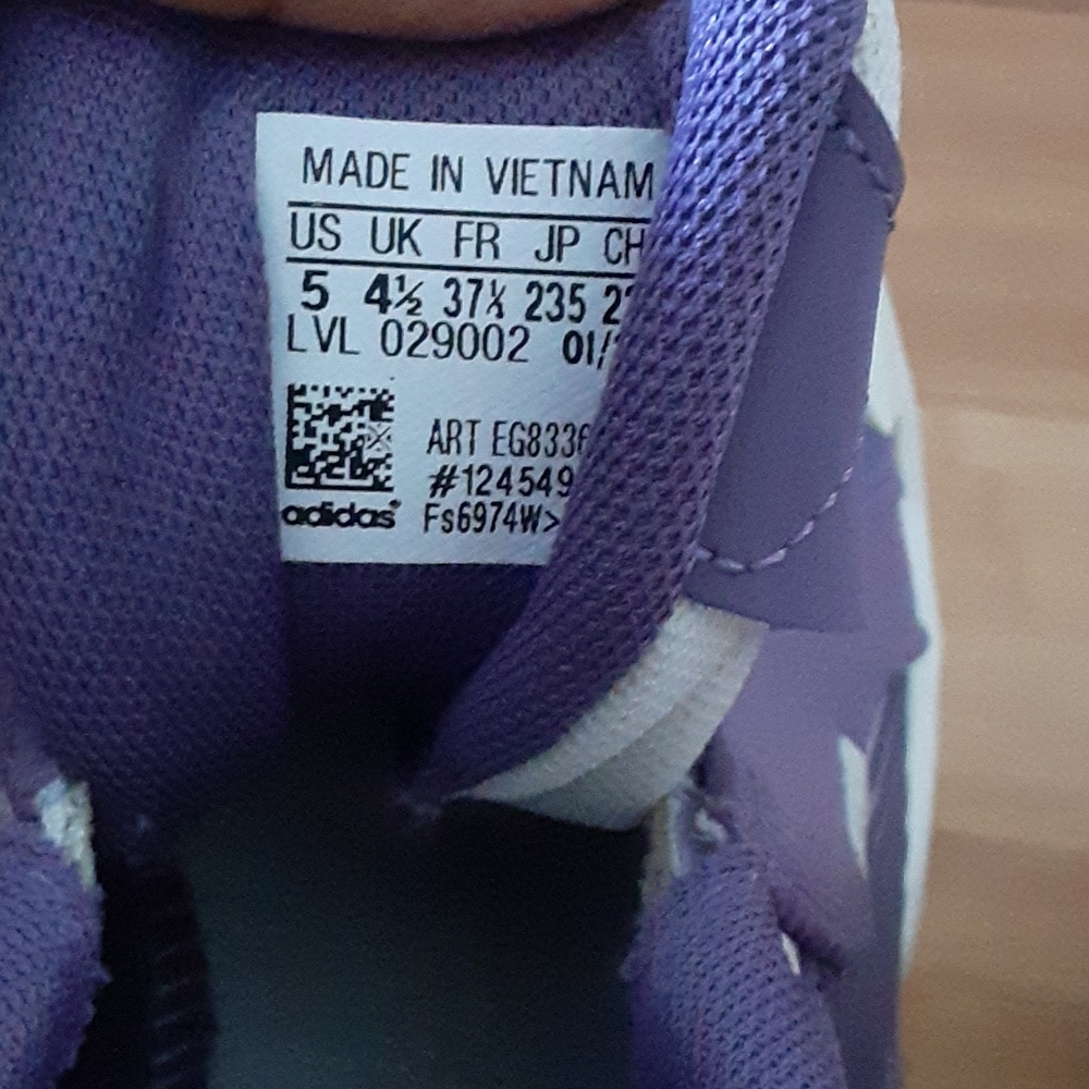 😍NWOB Brand new Adidas women sneakers size 5😍 - Picture 3 of 3